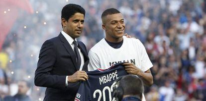 The president of PSG, Nasser Al Khelaifi, together with the player Kylian Mbappé.