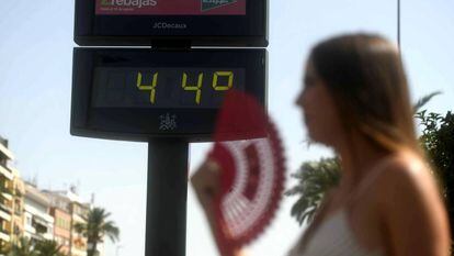 Thermometer reads 44ºC in Córdoba.