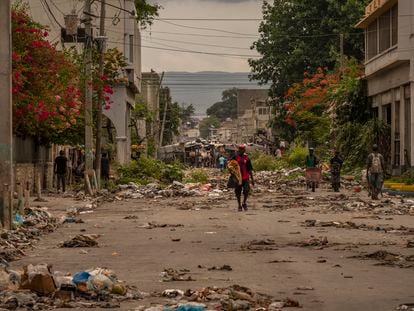 A street in the center of Port-au-Prince, the capital of Haiti, abandoned by residents and merchants due to the total dominance of armed gangs.