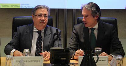 Interior Minister Juan Ignacio Zoido and Public Works Minister Íñigo de la Serna on Monday.