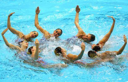 Over three million people watched Spain&rsquo;s synchronized swimming team perform in London.