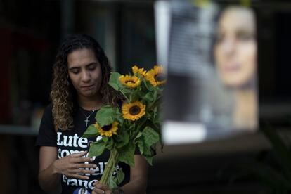 Anielle Franco holds sunflowers as she attends a memorial for her murdered sister, councilwoman Marielle Franco, on April 14, 2018.