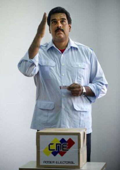 Nicol&aacute;s Maduro votes in Caracas on Sunday.