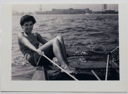 The swimmer Roser Ponsatí on her catamaran.