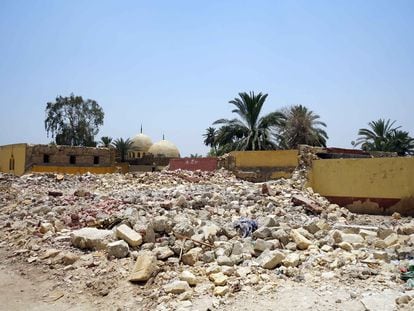 A demolished building in Cairo’s Imam al-Shafi cemetery.