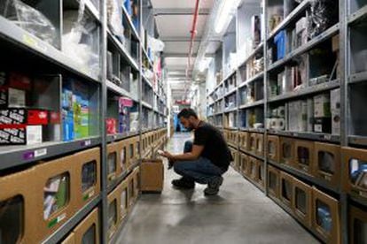Online retailer Amazon said it was getting ready for record sales on Friday.