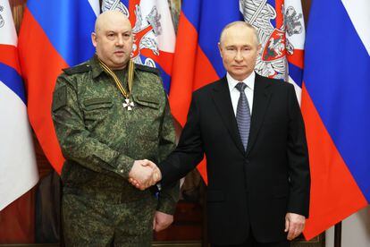 Sergey Surovikin and Vladimir Putin