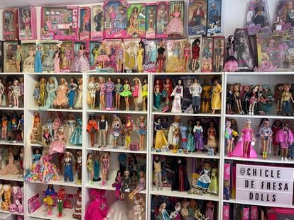 Claudia López's Barbie collection.
