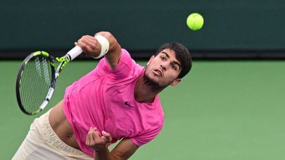 Carlos Alcaraz of Spain serves to Daniil Medvedev of Russia in the men's final at the 2023 ATP Indian Wells Open on March 19, 2023 in Indian Wells, California.