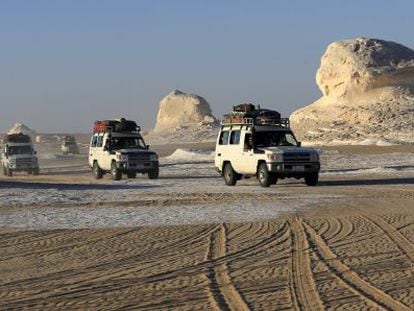 A tourist convoy makes its way to the Bahariya Oasis, southwest of Cairo, in May.