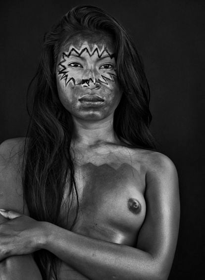 Kanamashi Yawanawá, daughter of Toata, from the village of Amparo. Indigenous land of the Gregorio River, State of Acre, 2016.