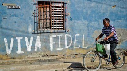 A piece of graffiti in support of Fidel Castro on a street in Cuba.