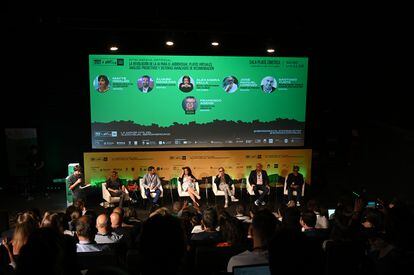 A round table debate on the use of artificial intelligence in audiovisual production at the Iberseries & Platinum Industry event.