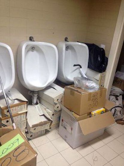 Boxes of evidence being stored in the bathrooms of the Torrejón de Ardoz courthouse, in Madrid.