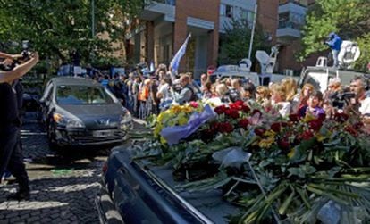 The funeral cortege carrying Nisman’s remains departs for La Tablada Israelite cemetery.