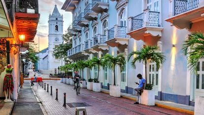 Dusk along the central avenue of Casco Viejo (“the Old Town”) of Panama City.