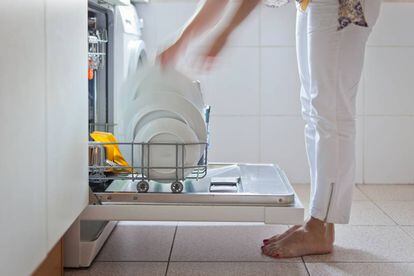 Only 24% of men take on cleaning duties on equal footing with their spouses.