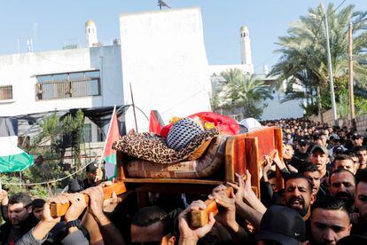 Mourners carry the body of a Palestinian who was killed in clashes with Israeli troops, during his funeral near Ramallah in the Israeli-occupied West Bank, November 30, 2023.