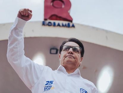 El candidato presidencial Fernando Villavicencio, se dirigie a sus simpatizantes durante un acto de campaña en Ecuador, en 2023.