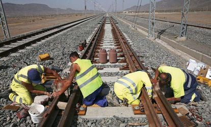 Work underway on the high-speed link between Medina and Mecca.