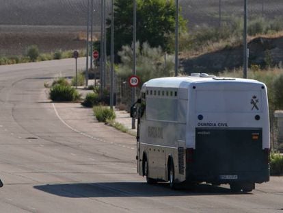 The Civil Guard bus leaving for Catalonia.