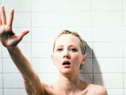 It’s not Janet Leigh: it’s Anne Heche dying in full color in Gus Van Sant’s version of ‘Psycho’ from 1998.