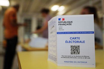 Un colegio electoral en Niza, durante la jornada de ayer.