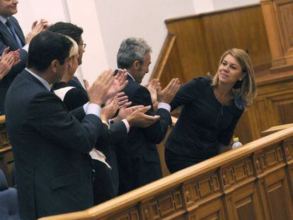 Castilla-La Mancha premier Mar&iacute;a Dolores de Cospedal takes the applause from her fellow PP members of the region&#039;s assembly.