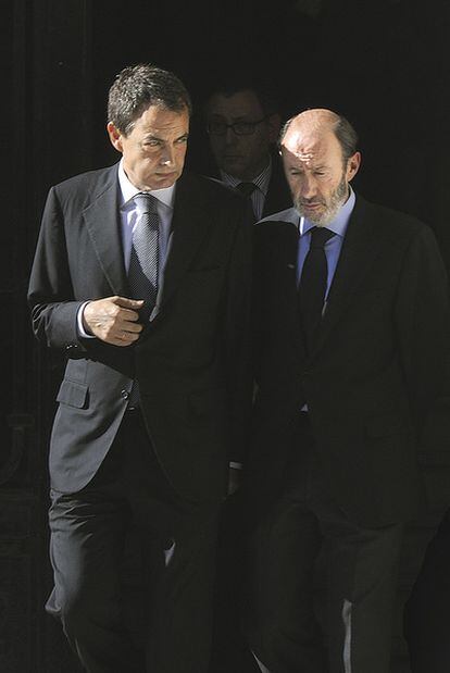 Zapatero and Rubalcaba after the murder of a Civil Guard by ETA in 2008.