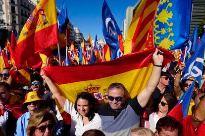 Spain's conservative Popular Party organized a rally on Sunday in the center of Madrid to protest the possibility of amnesty for Catalans who face legal trouble for their roles in the separatist bid six years ago.