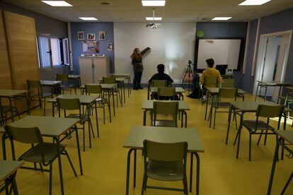 Near-empty classrooms in Spain, where the sixth coronavirus wave is being keenly felt in schools.