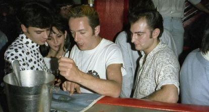 Joe Strummer in Madrid bar La Vía Láctea.