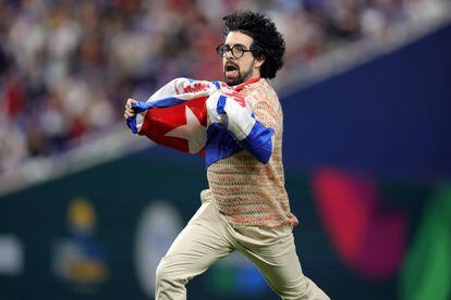 A fan runs on the field during the World Baseball Classic Semifinals between Team Cuba and Team USA at loanDepot park on March 19, 2023