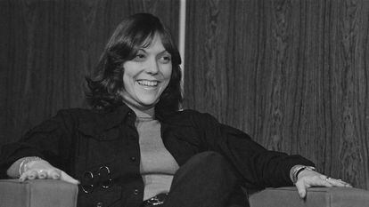 American singer and drummer Karen Carpenter, pop duo The Carpenters, in Frankfurt, Germany, 1974.