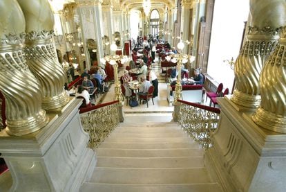 Main lobby of the New York Café in Budapest, built in 1894 by Hungarian architect, Alajos Hauszmann.