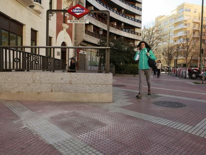 The site of the removed monument dedicated to former minister Enrique de la Mata by Madrid’s Rubén Darío metro station.