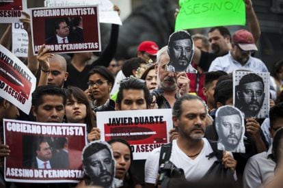 Demonstrators at a rally in Mexico City for Rubén Espinosa.
