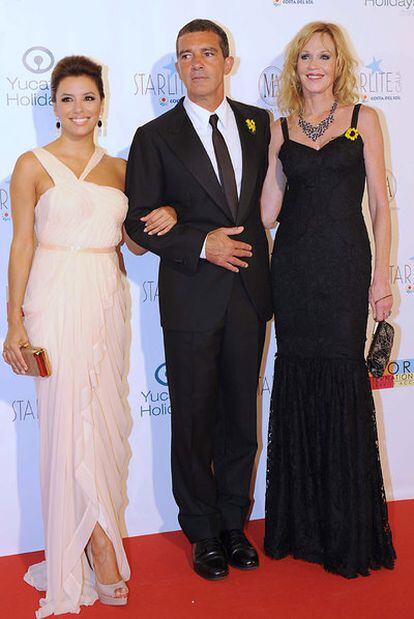 The actor with his wife, Melanie and actress Eva Longoria, who came up with the dinner plan.