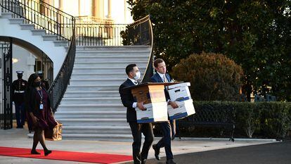Employees carry boxes out of the White House on the last day of Donald Trump's term, January 20, 2021.