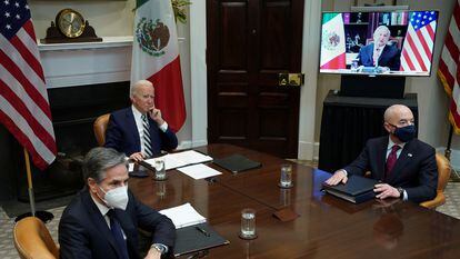 US President Joe Biden with State Secretary Antony Blinken (l) and Homeland Security Secretary Alejandro Mayorkas at a virtual meeting with Mexican President Andrés Manuel López Obrador in March.
