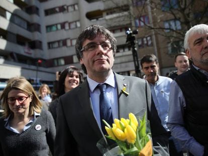 Carles Puigdemont (C) with supporters in Berlin following his release from custody.