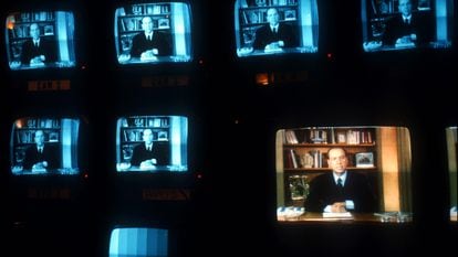 RAI monitors during the broadcast of the message in which Berlusconi announced he was going into politics, on January 26, 1994.