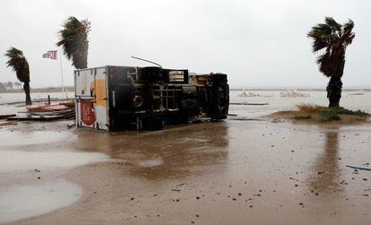 A truck that was knocked over on Wednesday night by a tornado at Las Marinas beach in Denia.