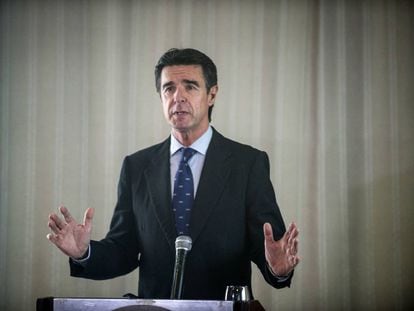 Acting Industry Minister José Manuel Soria at a press conference in Lanzarote on Monday.