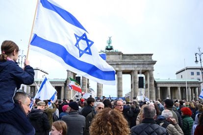 People attend the rally "Against terror and antisemitism! Solidarity with Israel"