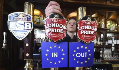 A London pub gives drinkers the in-out choice with their pint.