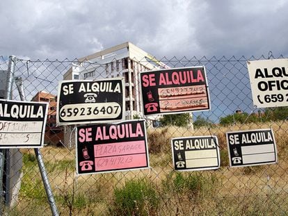 To let signs in Madrid.