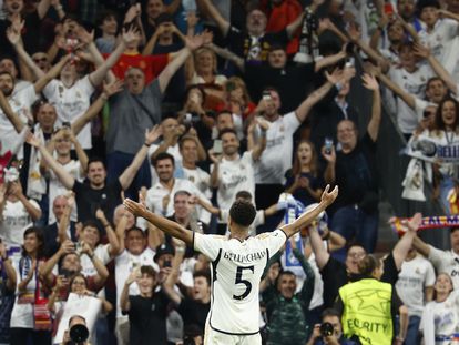 English midfielder Jude Bellingham celebrates in front of fans after scoring the winner against Union Berlin, at the Santiago Bernabéu Stadium in Madrid, Sept. 20, 2023.