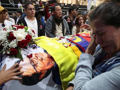 Fernando Villavicencio’s supporters and family pay tribute to the murdered presidential candidate in Quito.