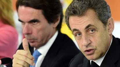 French former president Nicolas Sarkozy (r) and Spanish ex-prime minister José María Aznar criticized the Greek government on Monday.